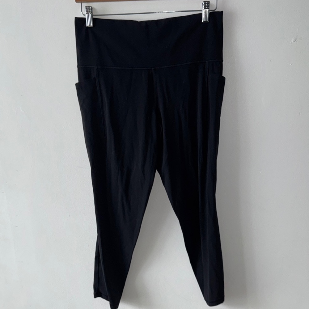 Athleta Black salutation stash 7/8 tights Leggings